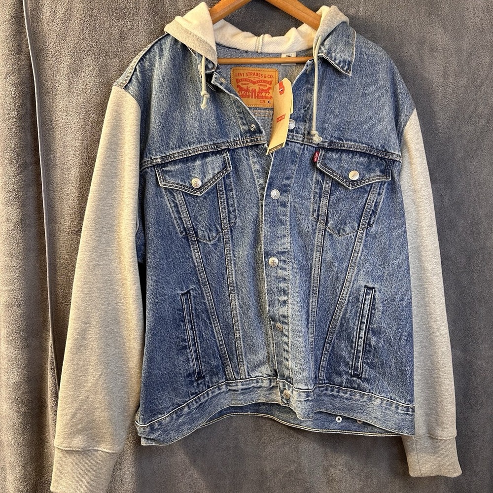 Levi's Denim Jean Jacket NWT Mens XL  Hooded Trucker Blue Medium Wash Hybrid